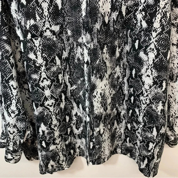Calvin Klein Linen Blouse Top Woman 2X Snake Print Buttons Black White - Picture 3 of 12